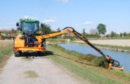LUNEDì 16.08.2021 LAVORI DI SFALCIATURA IN FIUMA MANDRIA